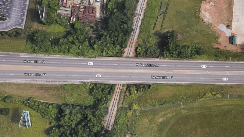 Satellite image of the Sunshine bridge of the railroad east of Scenice Avenue